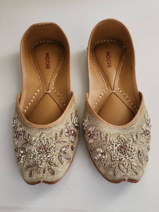 Mochi India Shoes - Mochi Embroidered Punjabi Jutti Flats Size 40 Gold Cream US 9